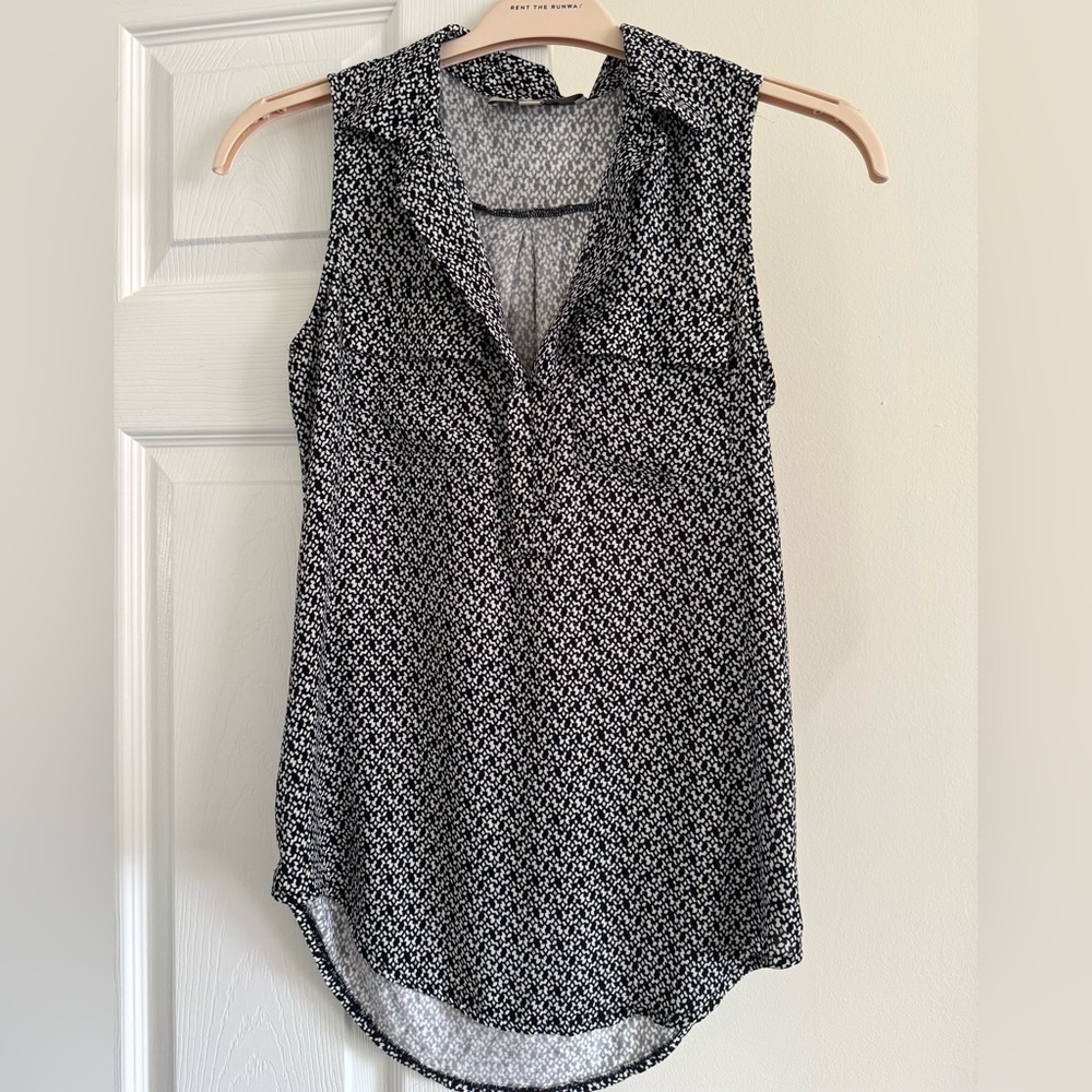 Loft sleeveless geometric patterned blouse Sz XS collar chest pockets